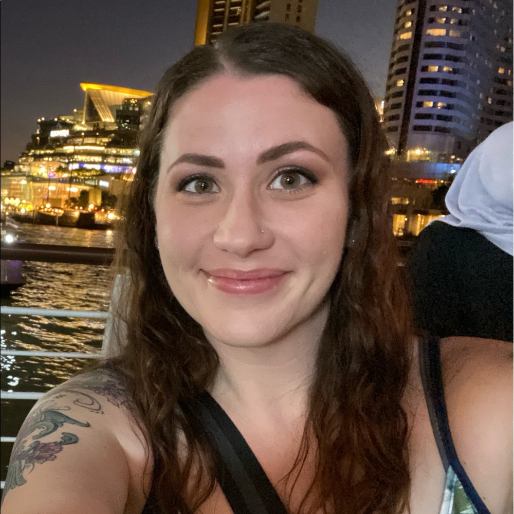 Meet your Posher, Adrianne